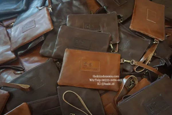 Souvenir Clutch Kulit Asli