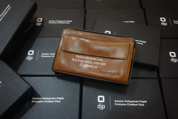 Souvenir Pouch Kulit 